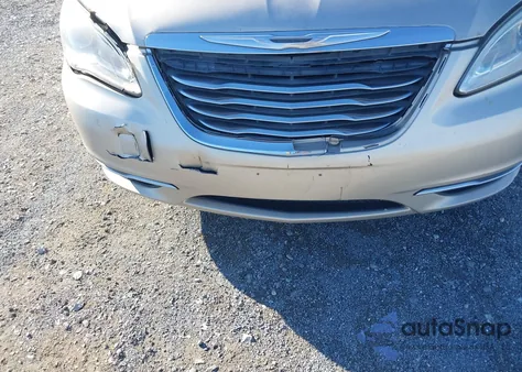 2013 Chrysler 200 Lx z USA, uszkodzony, nr VIN 1C3CCBAB2DN735656